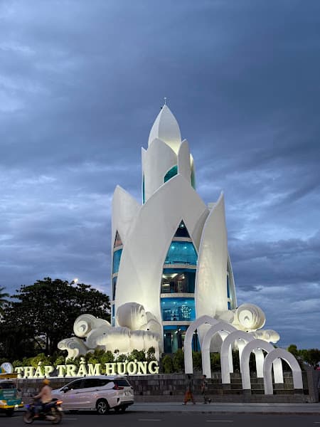 Hình ảnh Tháp Trầm Hương - 2