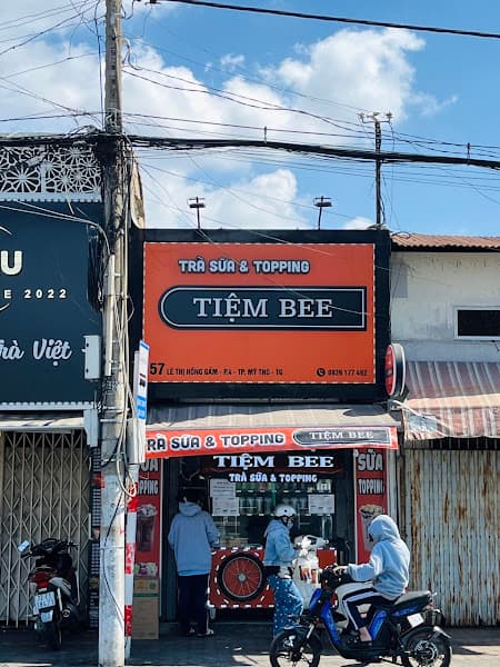 Tiệm Bee (The Bee)