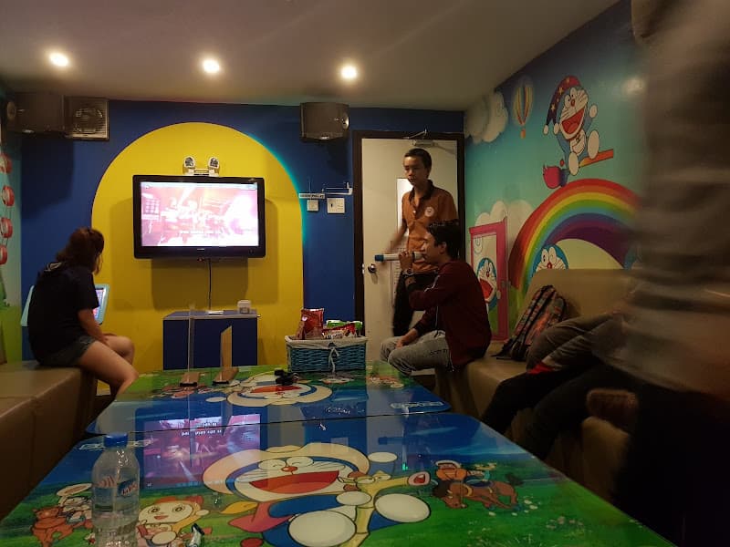 Holiday Karaoke (Hó Lía Tý)