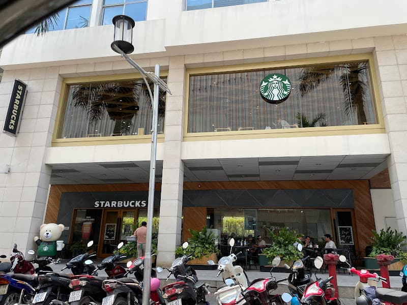 Hình ảnh Starbucks Crescent Strip - 4