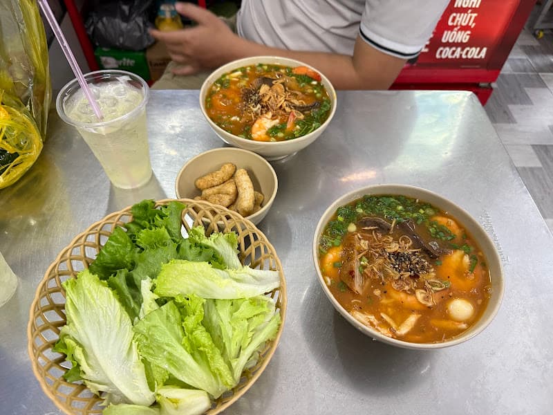 Bánh Canh Cua Quyên