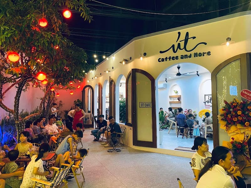 Ảnh bìa Út coffee.