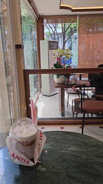 Hình ảnh Highlands Coffee Bảo Tàng Lịch Sử TP.HCM - 2