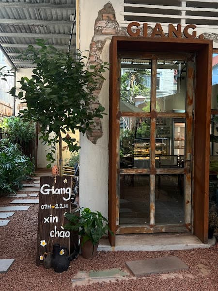 Giang. BAKERY & CAFE
