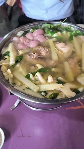 Hình ảnh Lẩu gà lá é Cao Phụng - 3