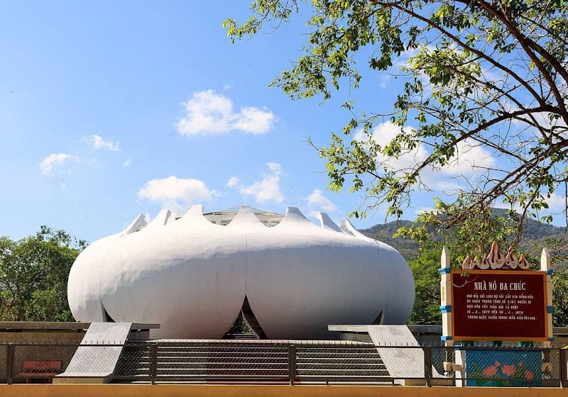 Hình ảnh Nhà Mồ Ba Chúc - 5