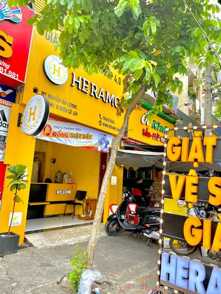 Hình ảnh HERAMO (Gò Vấp) - Giặt Hấp, Vệ Sinh Sửa Chữa Giày, Spa Túi Xách, Giặt Sofa Nệm Rèm Thảm - Premium Dry Cleaner, Shoe & Bag Spa - 4