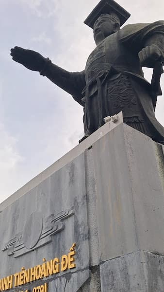 Hình ảnh Tượng đài Đinh Tiên Hoàng - 3