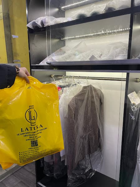 Hình ảnh Latusa Laundry (Phú Nhuận, Q1, Quận 3) Giặt Hấp Dry Cleaning, Giặt Ủi, Vệ Sinh Giày, Sửa Chữa Túi Cao Cấp - 2