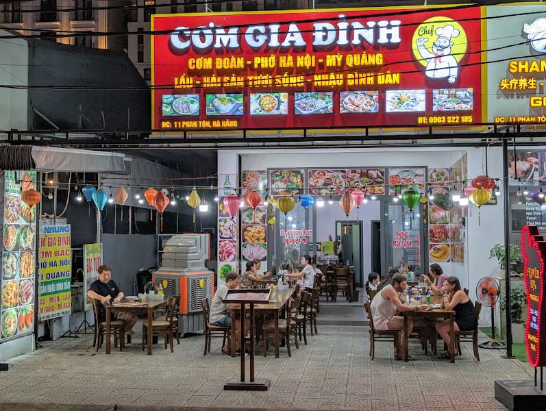 Cơm Gia Đình - Phở Hà Nội - Mỳ Quảng - Hải sản tươi sống bình dân