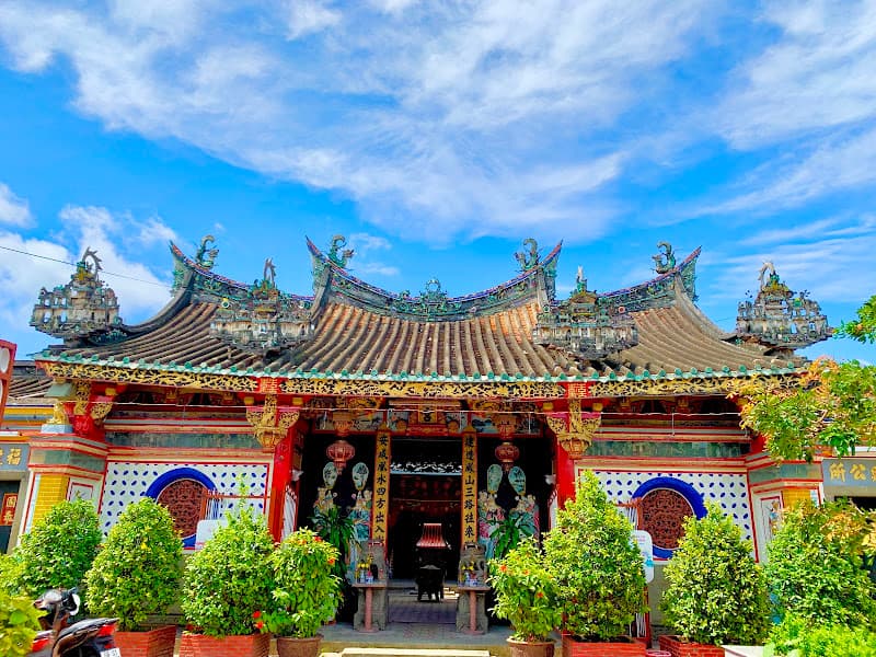 Kiến An Cung (Chùa Ông Quách)