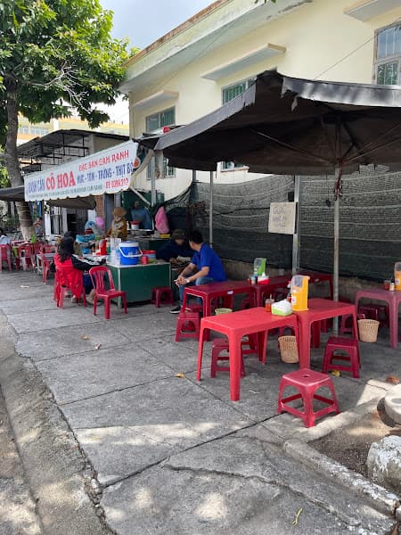 Ảnh bìa Quán bánh căn lề đường cô Hoa