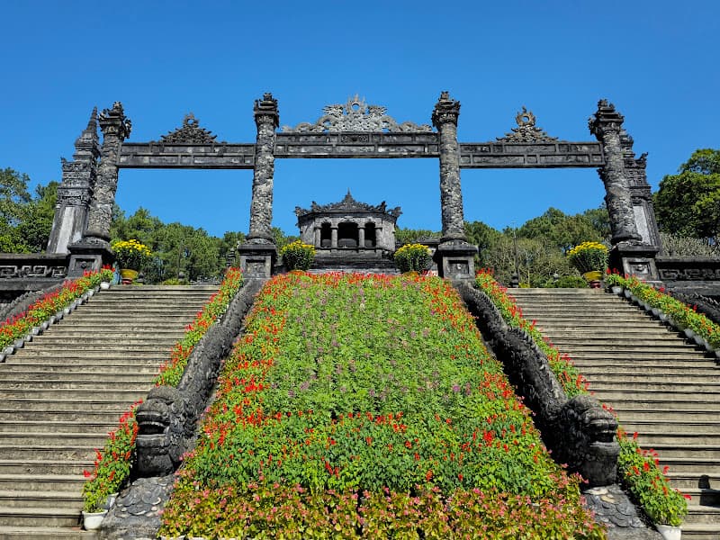 Ảnh bìa Lăng Khải Định