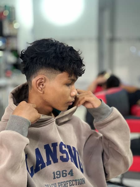 Hình ảnh Tiệm Tóc Dưới Quê - 4