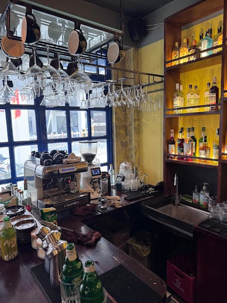 Hình ảnh Saparis Eatery & Cocktail Bar - 2