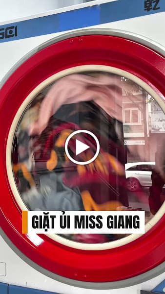 Hình ảnh Giặt ủi Miss Giang - Giặt sấy lấy nhanh, giặt hấp áo vest, giặt chăn mền, ủi hơi nước, vệ sinh giày, giặt rèm cửa - 2