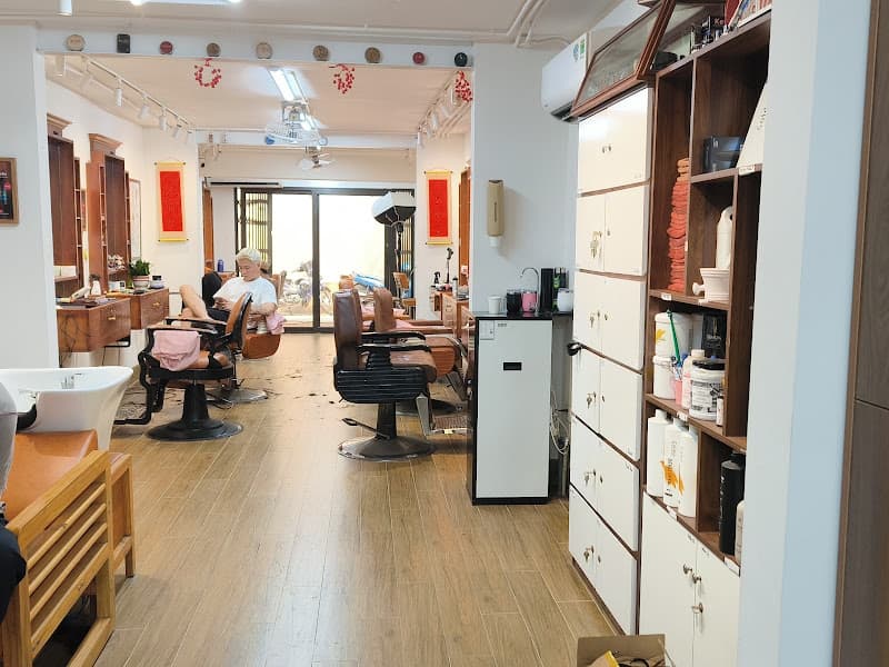 Hình ảnh The Gents Barbershop ( Tiệm Cắt Tóc Nam ) - 2