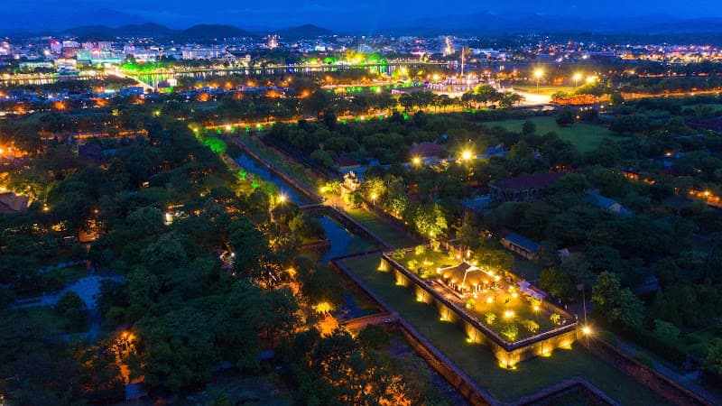 Ảnh bìa Đông Khuyết Đài