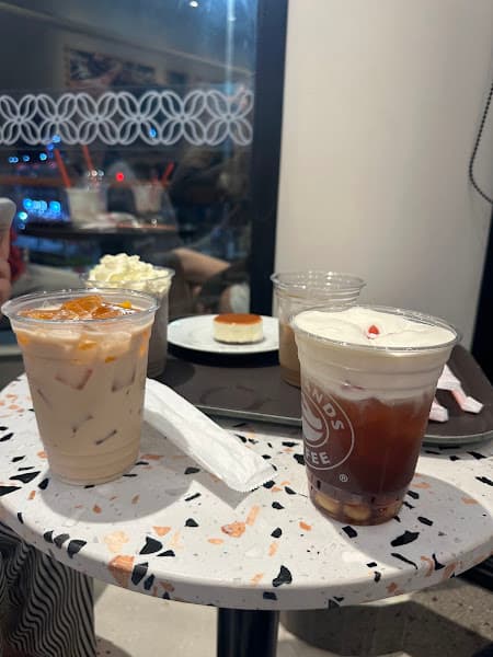 Hình ảnh Highlands Coffee Quang Yen Post Office QN - 2