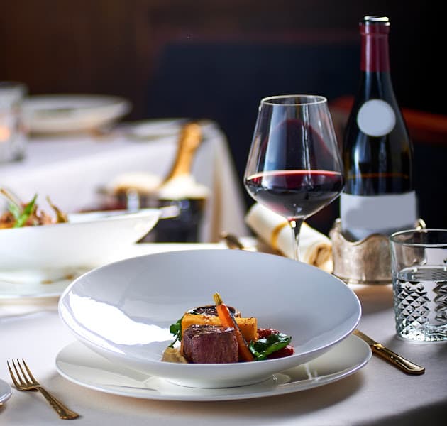 Hình ảnh The Legend Restaurant & Cafe - 3