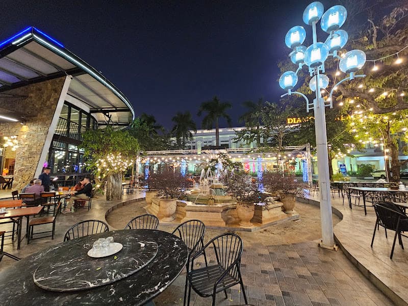 Nhà hàng Biển Ngọc - Giao Tế.