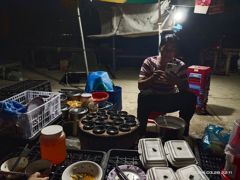 Hình ảnh Bánh căn chị phố - 2