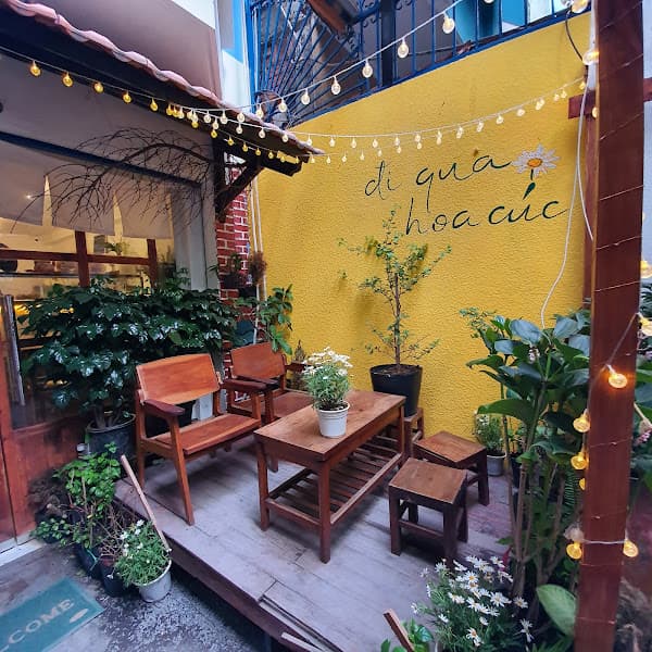 Tiệm cà phê Hiên Cúc Trắng