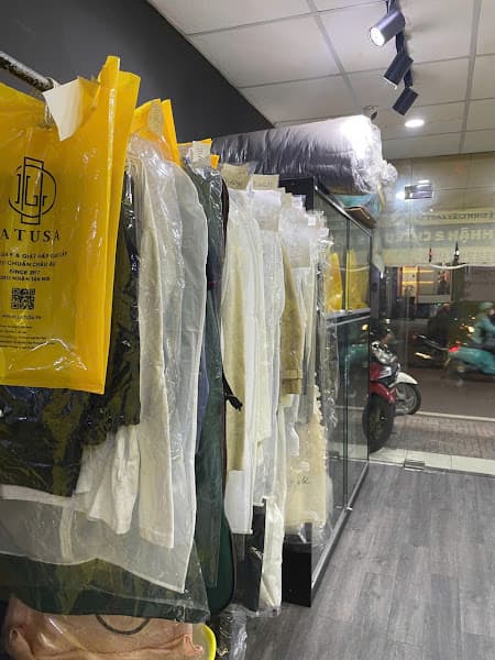Hình ảnh Latusa Laundry (Gò Vấp, Quận 12) Giặt Sấy, Giặt Hấp, Vệ Sinh Giày, Shoesspa - 2