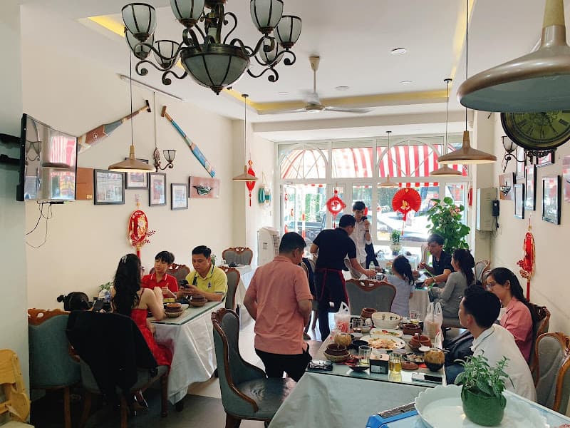 Huyền Hương Cơm Bắc, Cơm Niêu Restaurant 후엔흐엉 북부밥 및 나짱 뚝배기밥