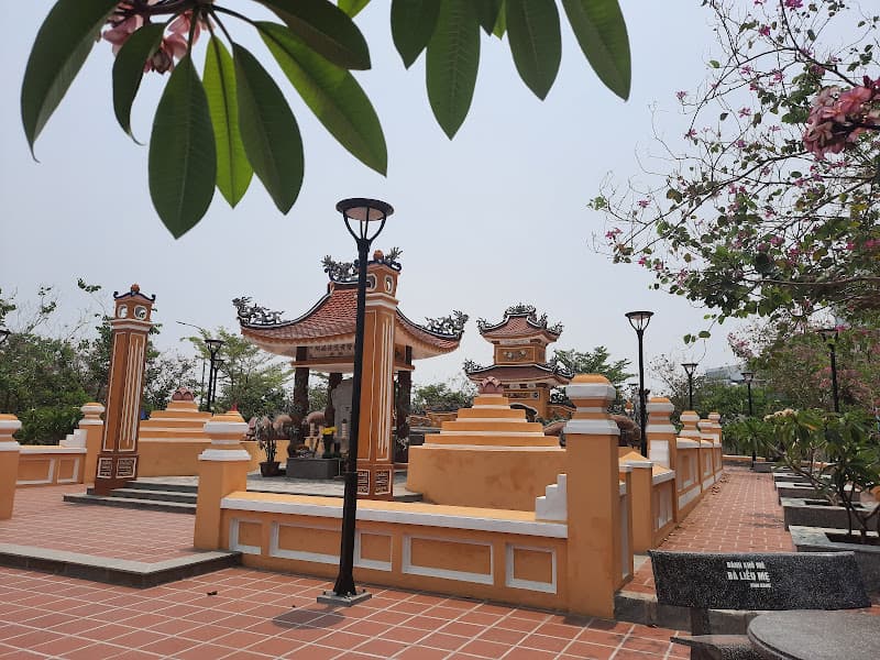 DI TÍCH LỊCH SỬ CẤP THÀNH PHỐ (ĐÀ NẴNG): MỘ THỦY TỔ TỘC HUỲNH ĐỨC (THỊ AN)