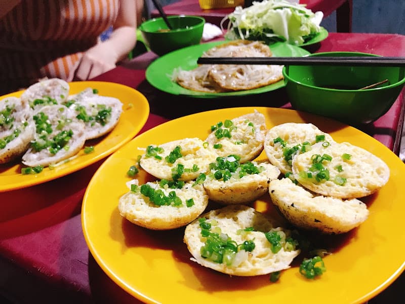 Bánh Căn Vỉa Hè
