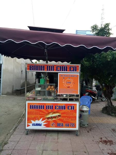 Bánh Mì Chả Cá Nóng Thảo Linh