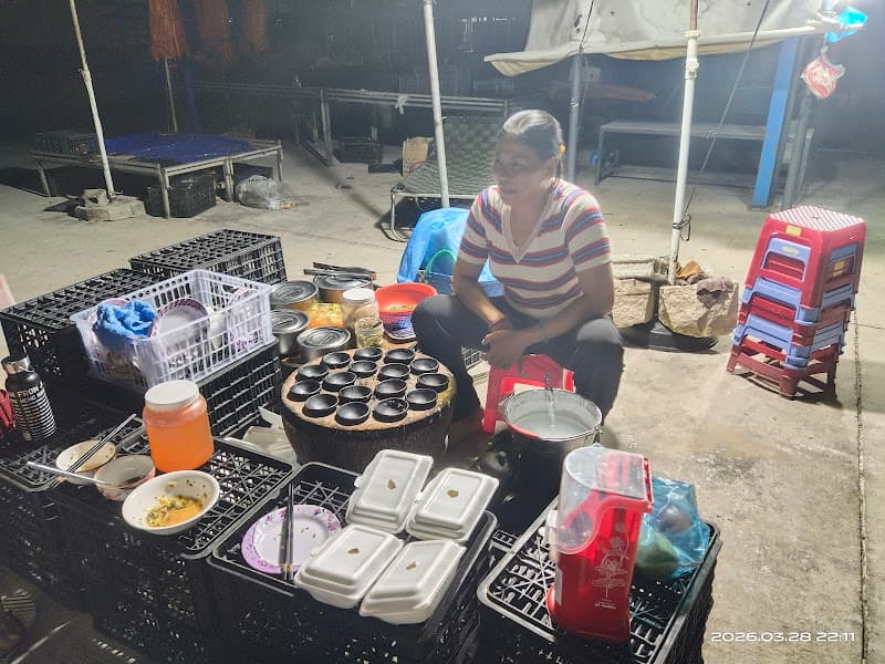 Hình ảnh Bánh căn chị phố - 3