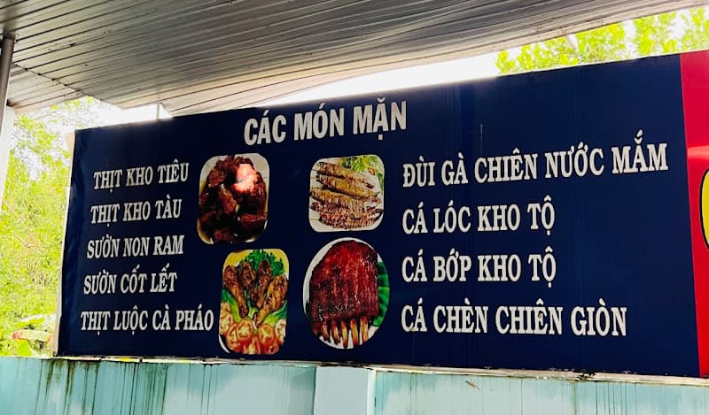 Hình ảnh Quán Cơm gà đi bộ gia phát - 2