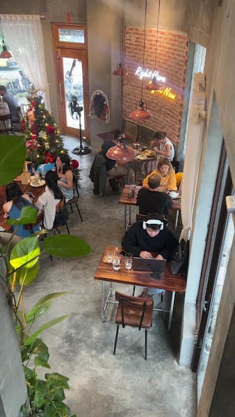 Ảnh bìa The Hideout café