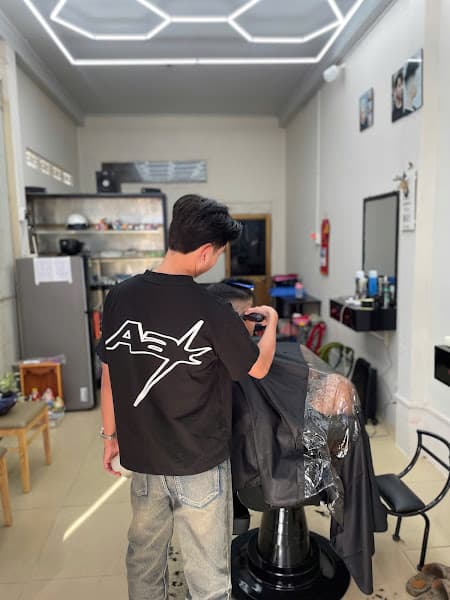 Ảnh bìa cắt tóc nam Hoang Huy