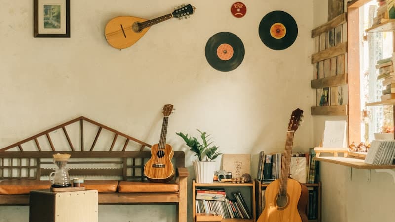 Hình ảnh Quán Phủi Hub (Café | Music Class & Guitar Shop) - 5