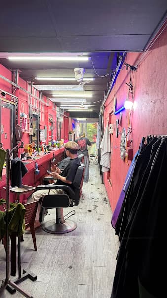 Hình ảnh Hẻm Barber Shop ( Cắt Tóc + Taxi Huế ) - 2