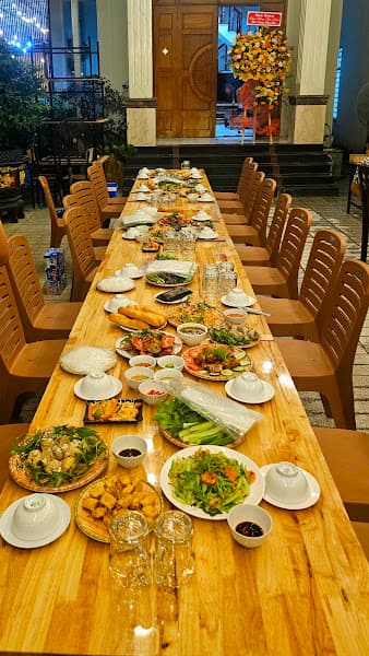 Ẩm Thực Nhà Nội Tui - Quán Ăn Gia Đình Bình Dân