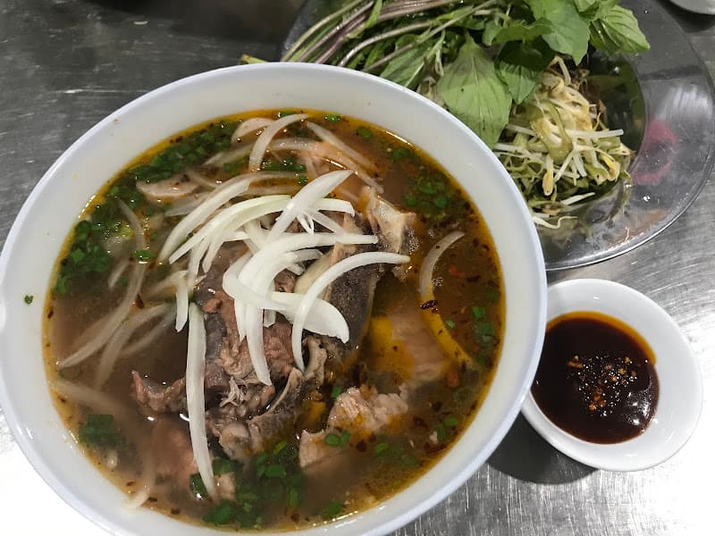 Bún bò Huế Phượng