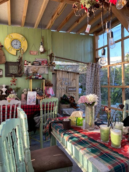 Tiệm cà phê Nashi