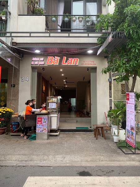 Bánh mỳ Bà Lan