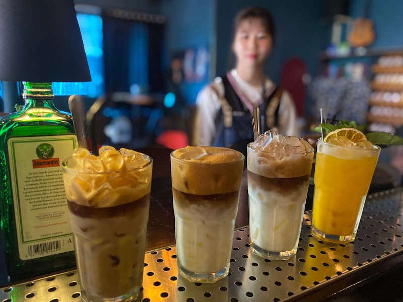Hình ảnh TOWN Coffee & Wine Bar - 4