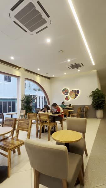 Hình ảnh Highlands Coffee 213 Hoàng Văn Thụ - 3