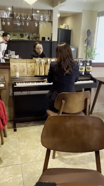 Hình ảnh Level Café & Coworking - 3