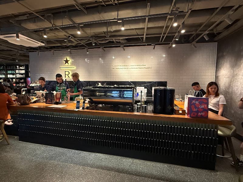 Hình ảnh Starbucks Reserve Nhà Thờ - 4