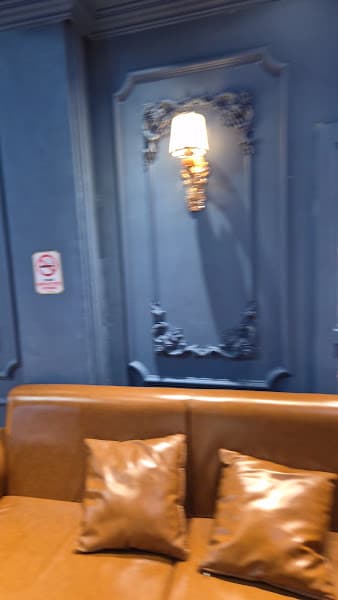 Hình ảnh First Barbershop District 1 | 帝王洗頭 | 이발소 | Massage Sauna Nguyen Thai Binh - 3