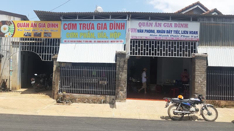 Ảnh bìa Quán Cơm Gia Đình (01 Hai Bà Trưng-Dak MiL)