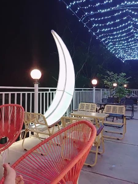 Hình ảnh La cà quán trà sữa trà tranh mì cay đồ ăn vặt - 3