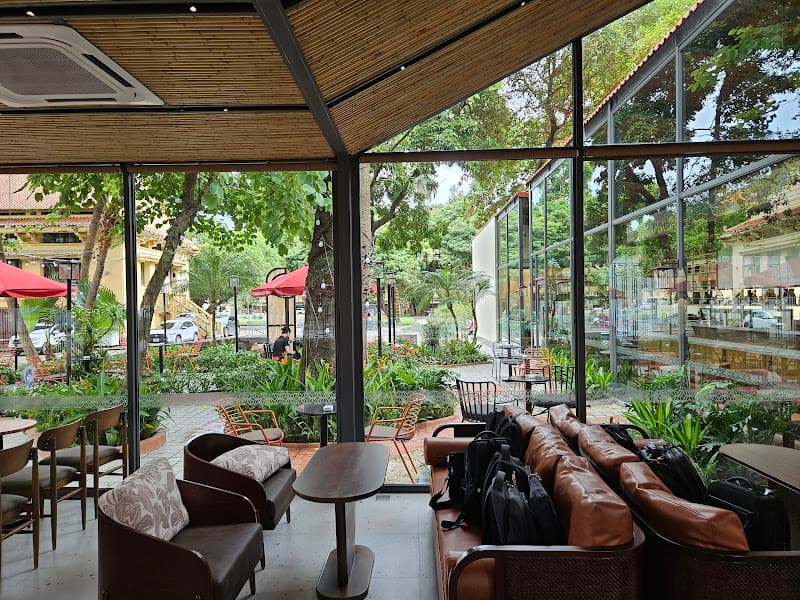 Highlands Coffee - Bảo tàng Lịch sử Quốc gia